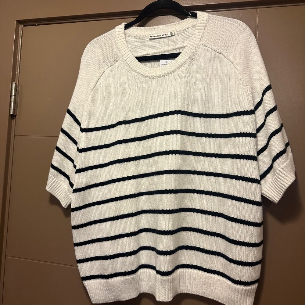 Abercrombie & Fitch White and Black Striped Sweater